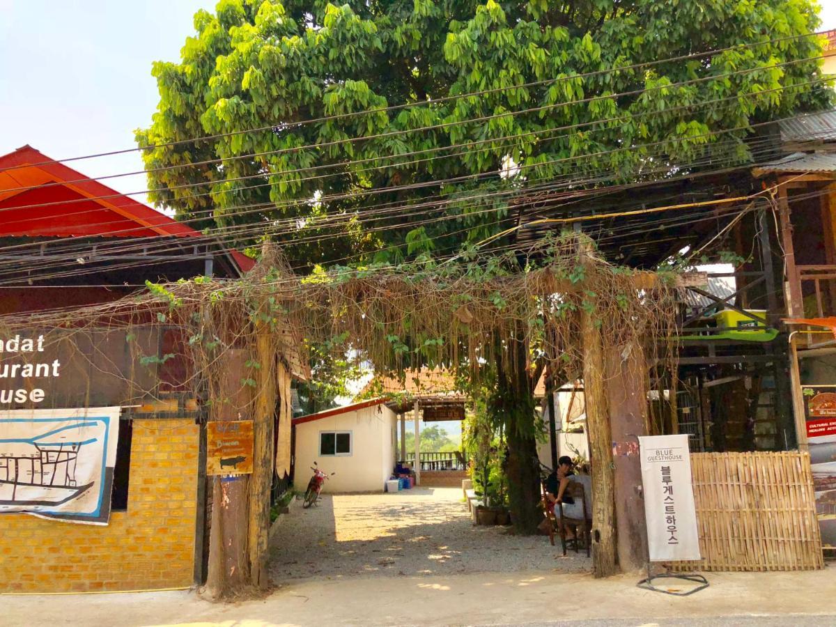 Blue Guesthouse Vang Vieng Exteriör bild